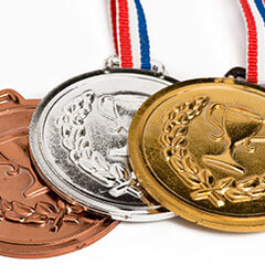 Bronze Silber und Gold Medallien mit Band